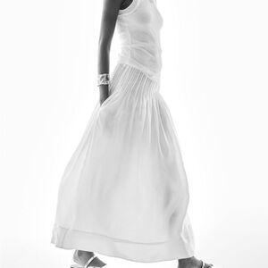 H&M NWOT white pintuck skirt size 4